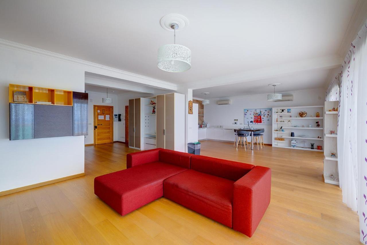 Seafront Apartment In Sliema With Pool, Upmarket Complex Exterior photo