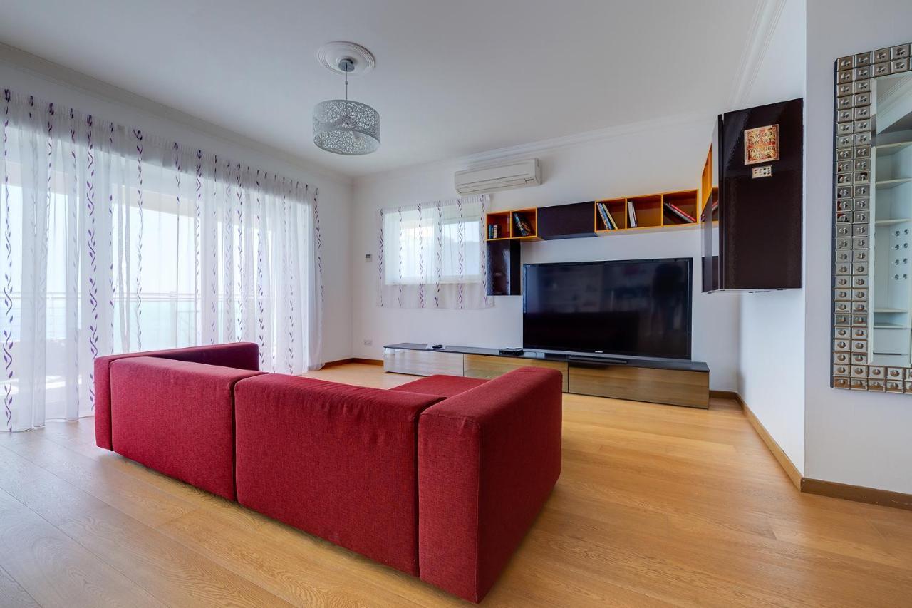 Seafront Apartment In Sliema With Pool, Upmarket Complex Exterior photo
