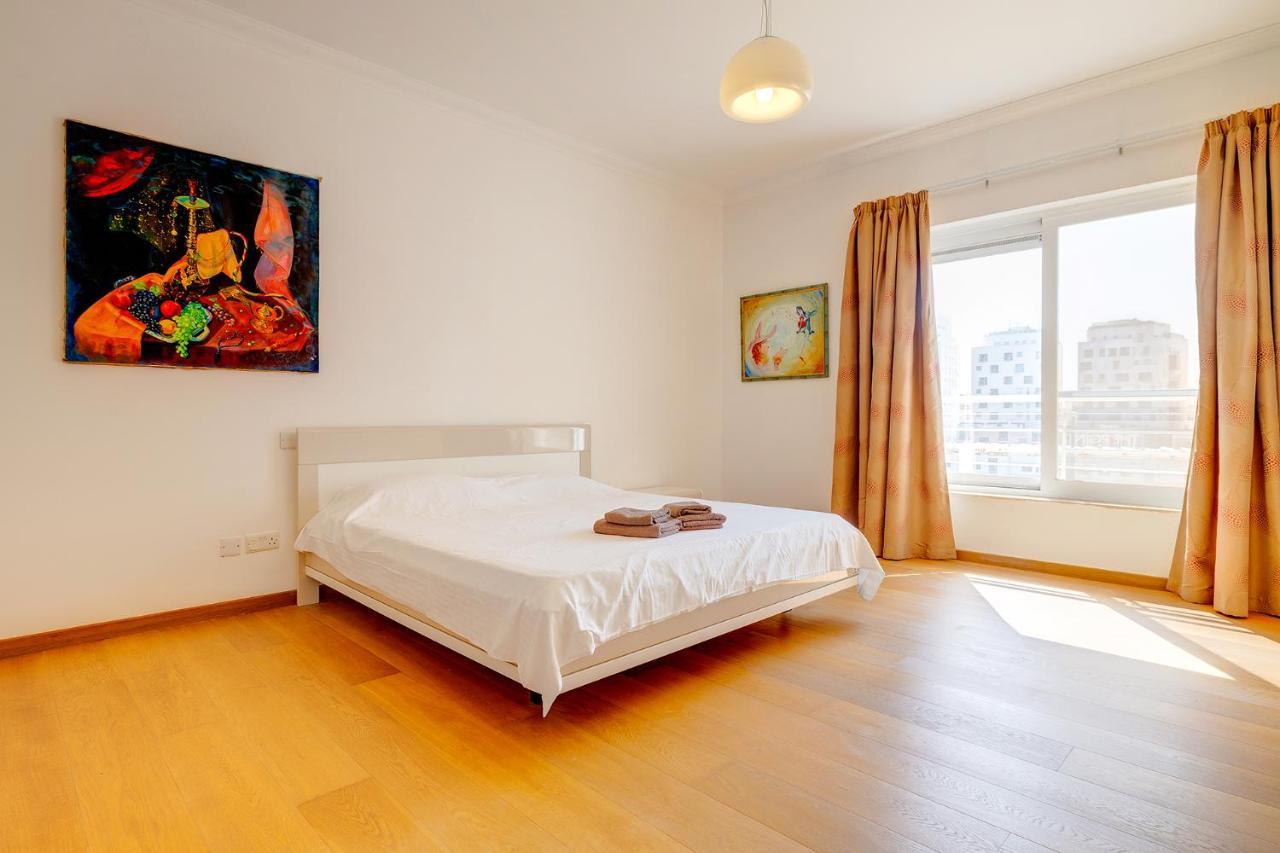 Seafront Apartment In Sliema With Pool, Upmarket Complex Exterior photo