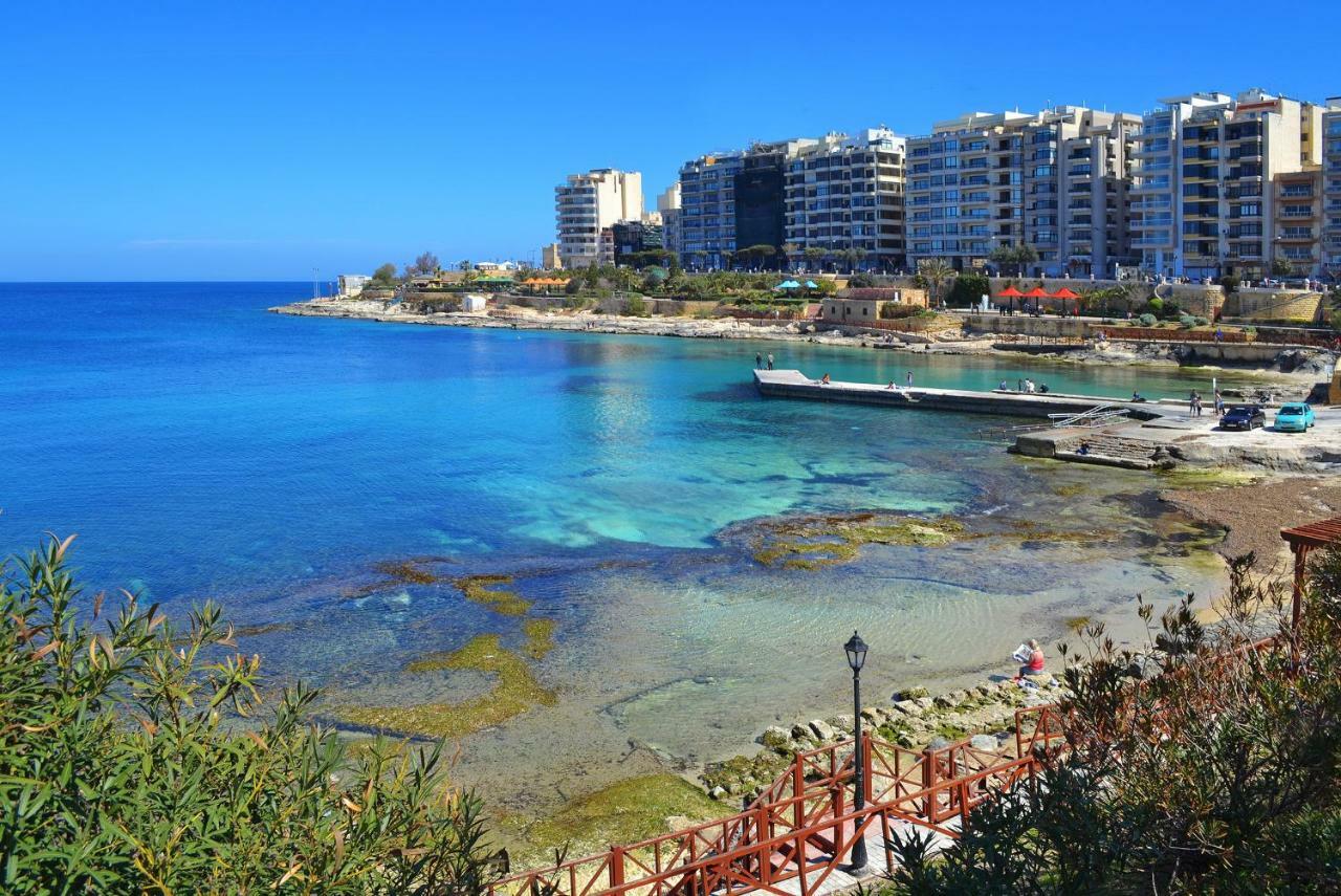 Seafront Apartment In Sliema With Pool, Upmarket Complex Exterior photo
