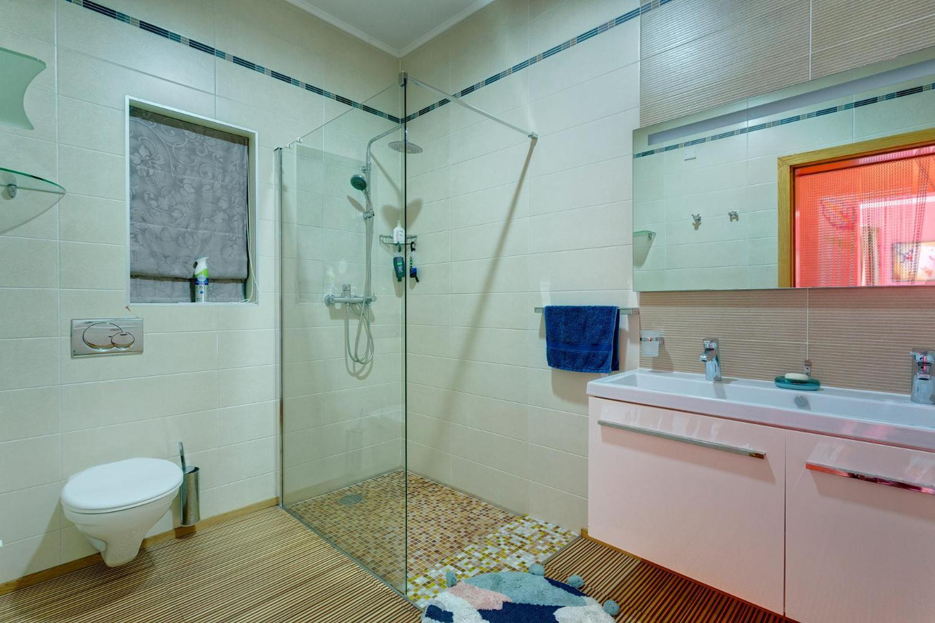 Seafront Apartment In Sliema With Pool, Upmarket Complex Exterior photo