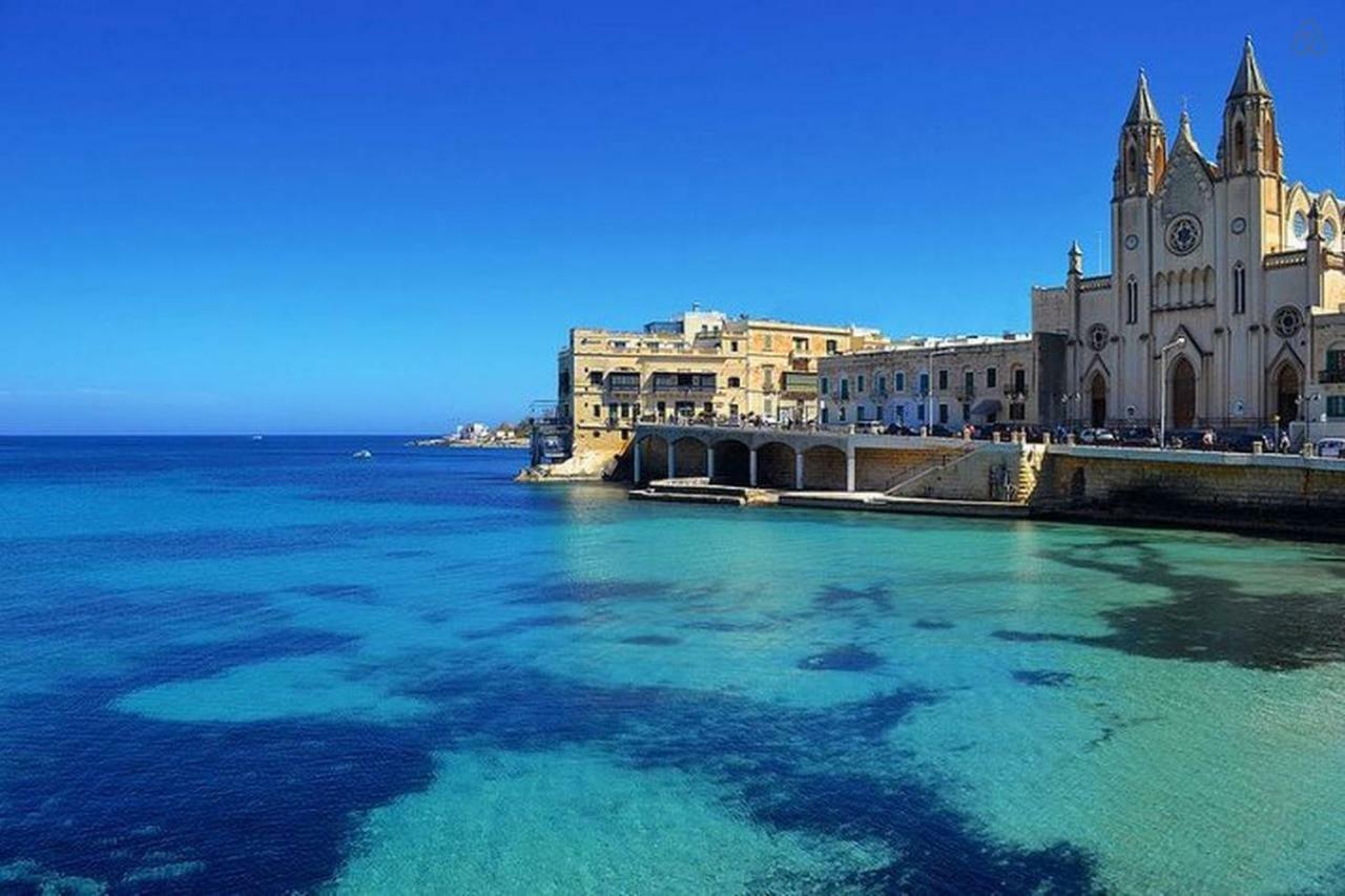 Seafront Apartment In Sliema With Pool, Upmarket Complex Exterior photo